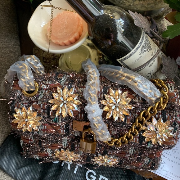 SOLD⛔️Authentic KURT GEIGER LONDON Tweed lock flowers crystal flap fringe Crosb - Picture 3 of 14